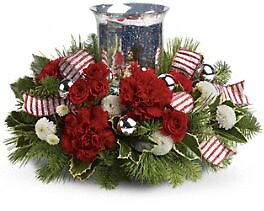 Teleflora&#039;s Holly Jolly Centerpiece